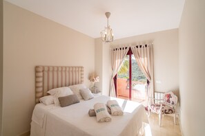 4 bedrooms, iron/ironing board, free WiFi, bed sheets - Cubo's Casa Los Nebrales & Private Pool Private and communal pool / Air conditioning / Free Wi-Fi (Coín)