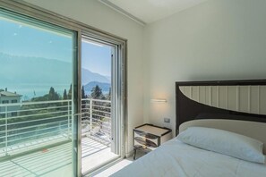4 habitaciones, tabla de planchar con plancha, wifi y ropa de cama 