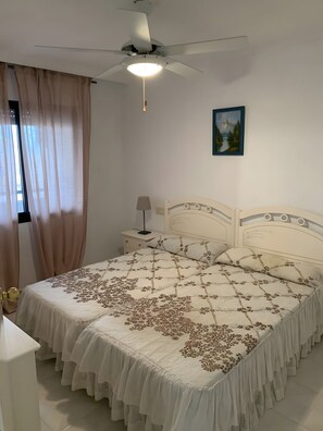 1 bedroom, iron/ironing board, WiFi, bed sheets - Apartment 'Torremolinos Centro' with Sea View, Wi-Fi and Air Conditioning (Torremolinos)