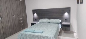 3 bedrooms, Internet, bed sheets - Cozy apartment near the walled center and the sea! (Cartagena de Indias)