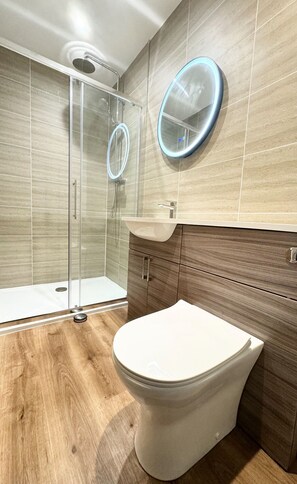 Shower, hair dryer, towels, soap - Windermere Apartments - Long Term Rental Available (Windermere)