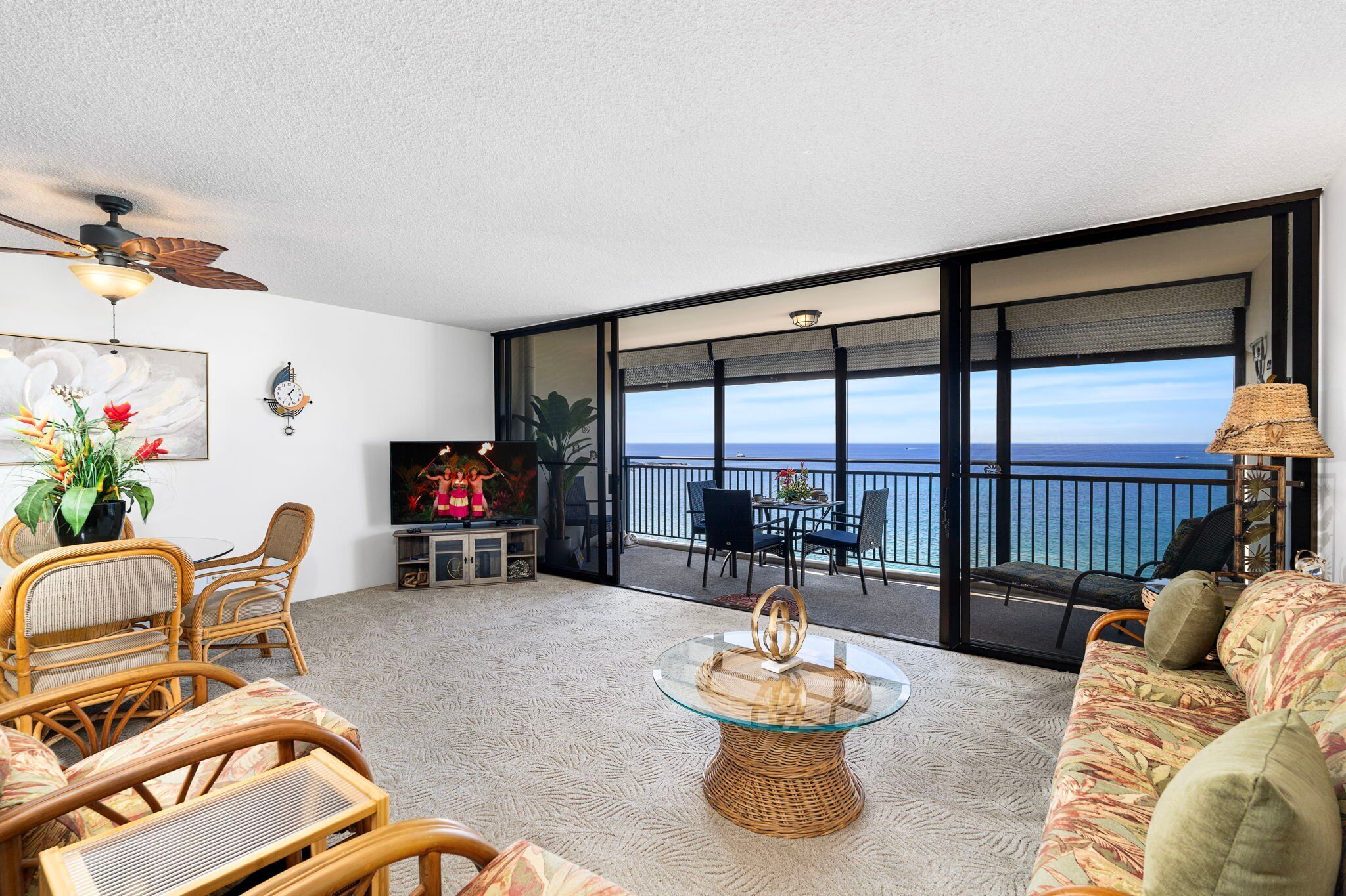 Condo, Multiple Beds, Kitchen, Ocean View (Kona Alii 504) | Living area