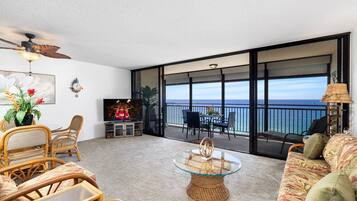Condo, Multiple Beds, Kitchen, Ocean View (Kona Alii 504) | Living area