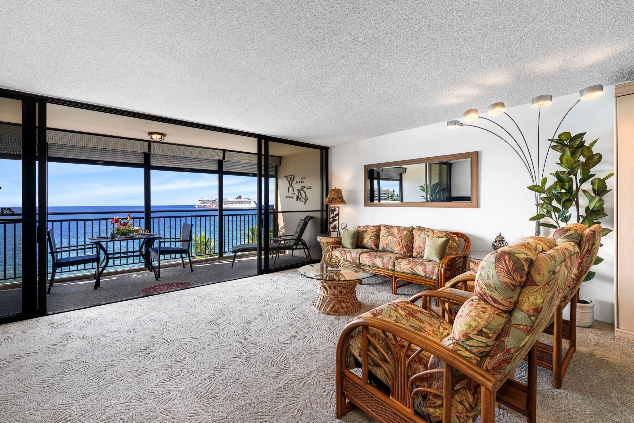Condo, Multiple Beds, Kitchen, Ocean View (Kona Alii 504) | Living area