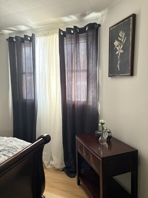 2 bedrooms, iron/ironing board, WiFi, bed sheets