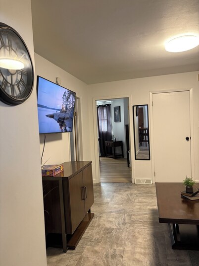 Cozy East Syracuse Apt—Close to Upstate, St. Joseph’s, Downtown & NY State Fair