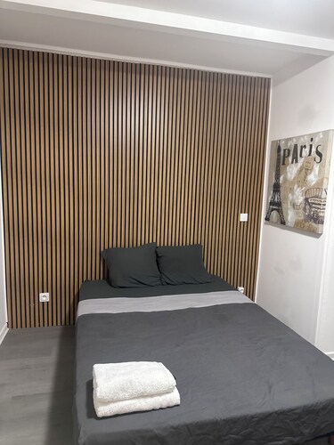 Apartment 2 Bedroom Business / Family / 1 Private Parking
