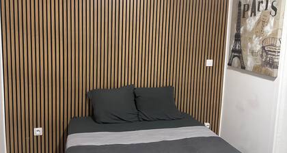 Apartment 2 Bedroom Business / Family / 1 Private Parking