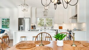 Microwave, oven, stovetop, coffee/tea maker - Charming Waterfront Southampton Home, Perfect for Groups (Southampton)