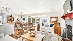 Smart TV, fireplace - Charming Waterfront Southampton Home, Perfect for Groups (Southampton)