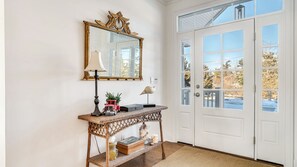Interior - Charming Waterfront Southampton Home, Perfect for Groups (Southampton)