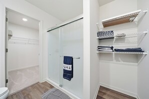 Hair dryer, towels, soap, toilet paper - Tranquil Home in Newton (Newton)