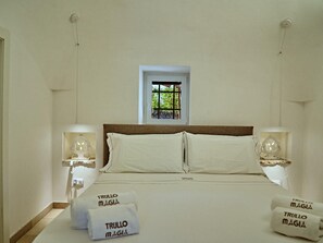 4 bedrooms, iron/ironing board, Internet, bed sheets - Trullo Magia (Ostuni)