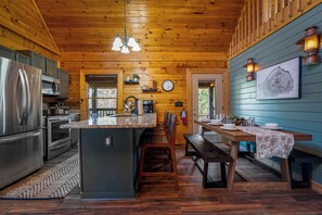 Fridge, microwave, oven, stovetop - Fresh Design! Creekside Cabin, Hot Tub, Dollywood! (Sevierville)