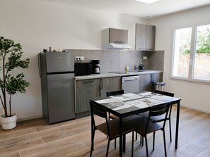 Fridge, microwave, stovetop, dishwasher