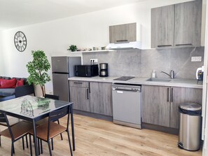 Fridge, microwave, stovetop, dishwasher - Le temps de la pause 1 (cepoy)