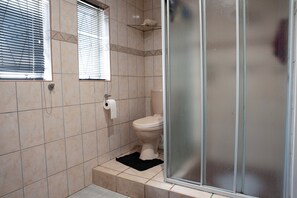 Bathroom - Rusty Estate - Self Catering (Witbank)