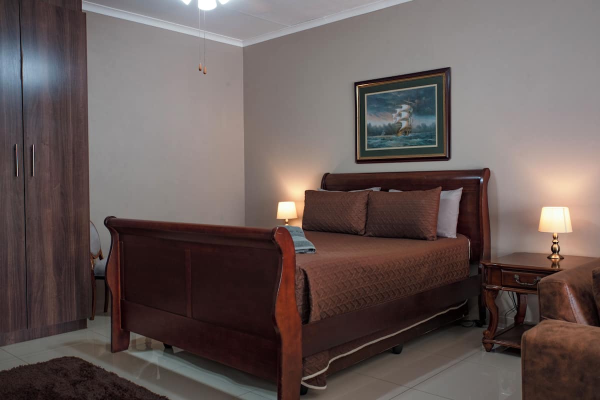 Standard Studio, 1 Double Bed | Laptop workspace, free WiFi