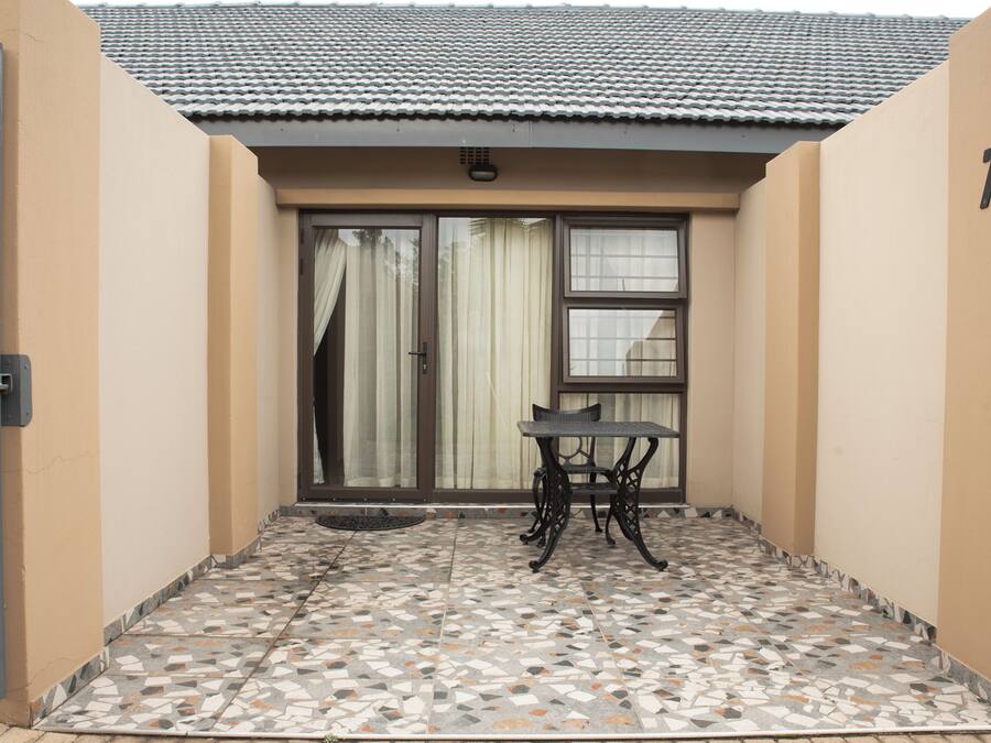 Comfort Apartment, Kitchen | Outdoor dining