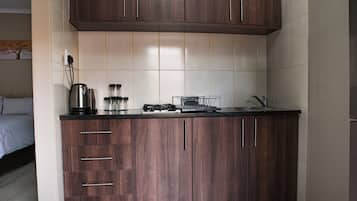 Studio Standard - 1 dubbelsäng - kök | Eget kök | Kylskåp, mikrovågsugn, ugn och grytor/köksredskap