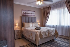 Lägenhet Deluxe - 1 queensize-säng - kök | Arbetsyta för laptop och gratis wi-fi