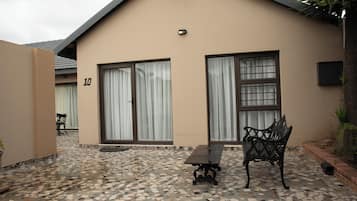 Studio - 1 dubbelsäng - privat badrum | Terrass/Patio