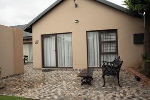 Studio - 1 dubbelsäng - privat badrum | Terrass/Patio