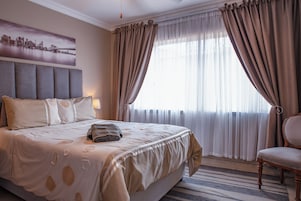 Apartamento luxo, 1 cama Queen, cozinha | Espaço de trabalho para notebook, Wi-Fi de cortesia