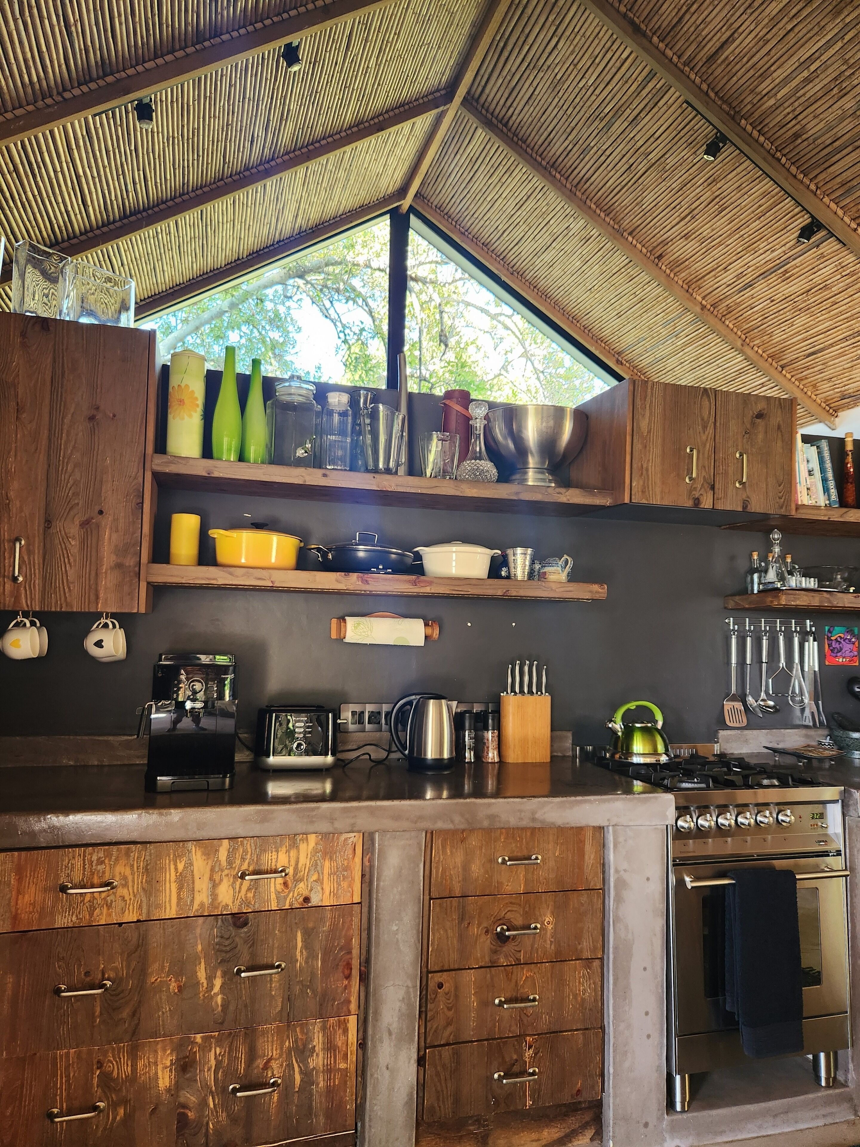 Mikrovågsugn, ugn, spishäll och diskmaskin