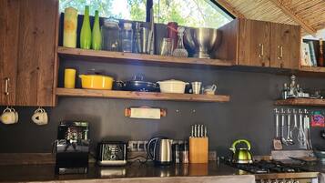 Mikrovågsugn, ugn, spishäll och diskmaskin