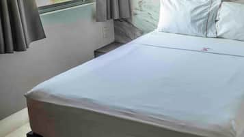 Quarto básico, 1 cama de casal | Wi-Fi de cortesia