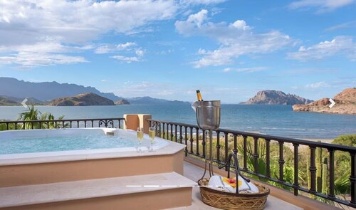 3-bedroom Penthouse at the beautiful Villa de Palmar Loreto