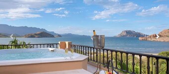 3-bedroom Penthouse at the beautiful Villa de Palmar Loreto