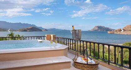 3-bedroom Penthouse at the beautiful Villa de Palmar Loreto
