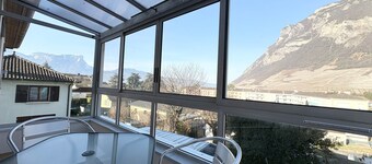 Bienvenue à Montmélian, une ville savoyarde nichée au cœur de la Combe de Savoie ! 