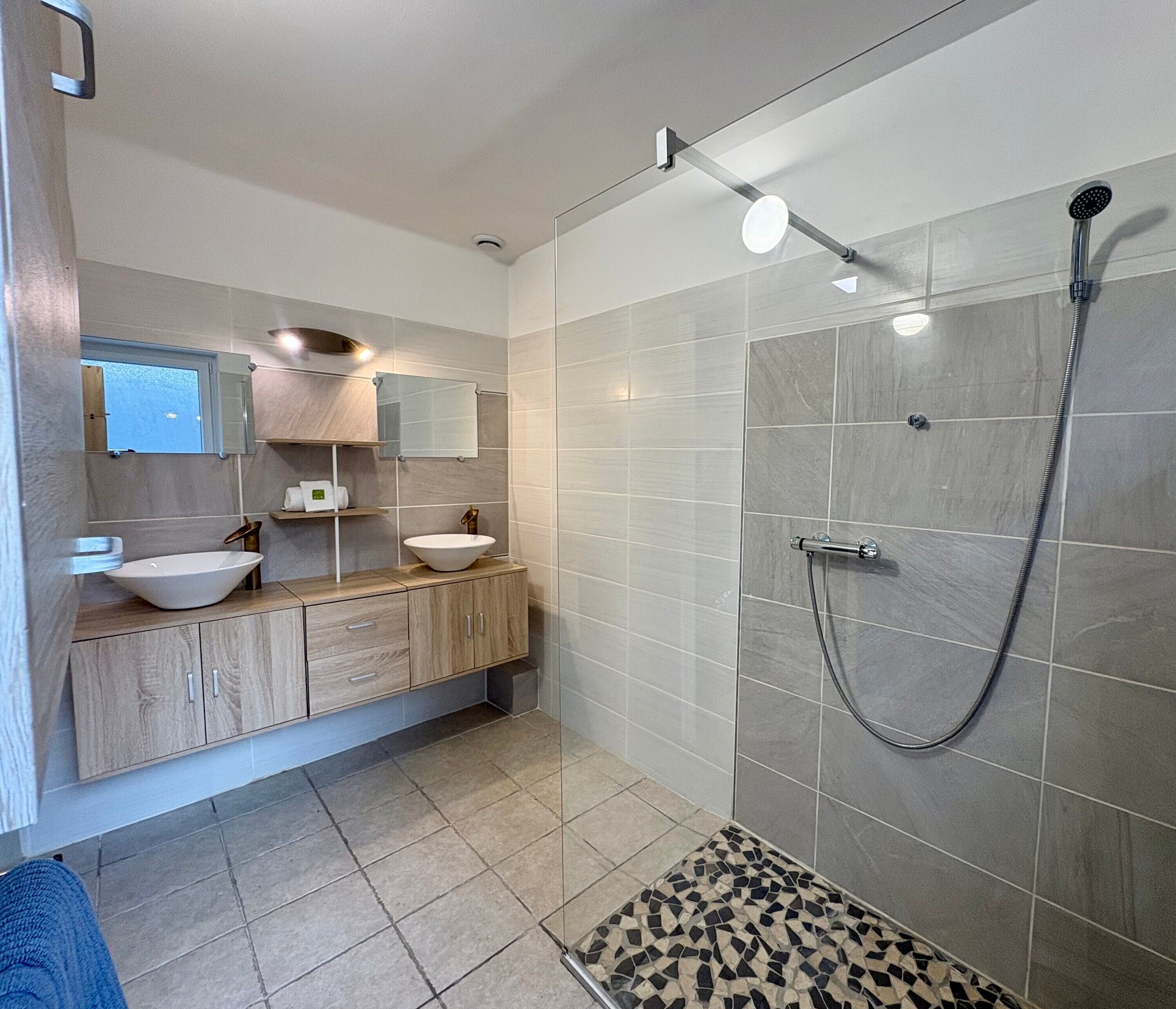 Doccia, asciugacapelli, asciugamani