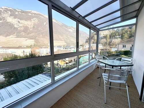 Bienvenue à Montmélian, une ville savoyarde nichée au cœur de la Combe de Savoie ! 