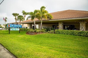 Exterior - Ocean Landings Resort and Racquet (Cocoa Beach)