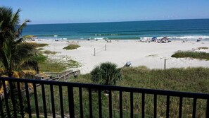 On the beach - Ocean Landings Resort and Racquet (Cocoa Beach)