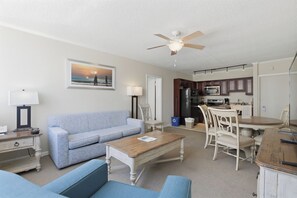 Living area - Ocean Landings Resort and Racquet (Cocoa Beach)