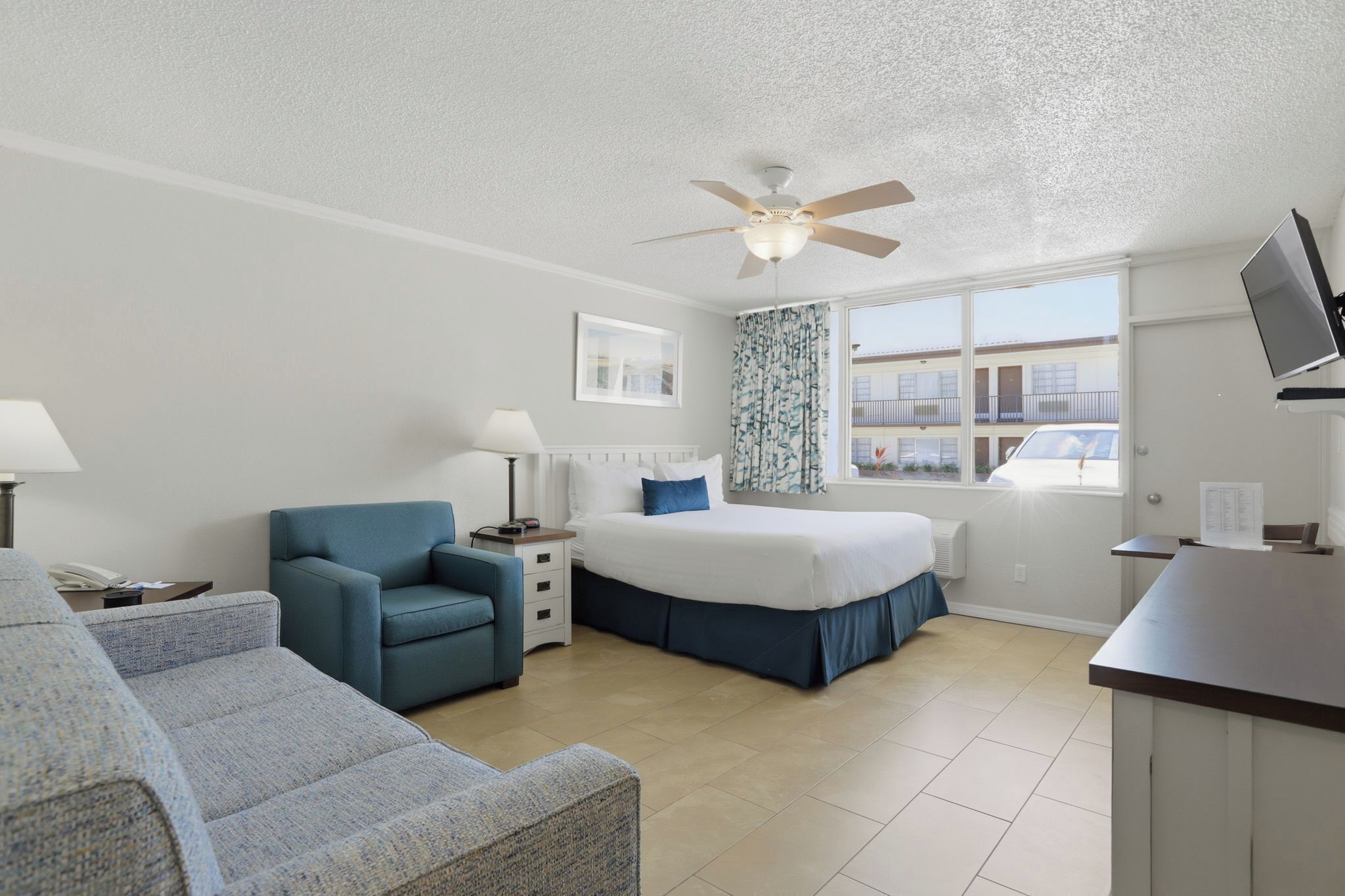 Deluxe Room, 1 Queen Bed with Sofa bed | Laptop workspace, iron/ironing board, free WiFi