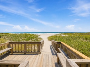 On the beach - Ocean Landings Resort and Racquet (Cocoa Beach)