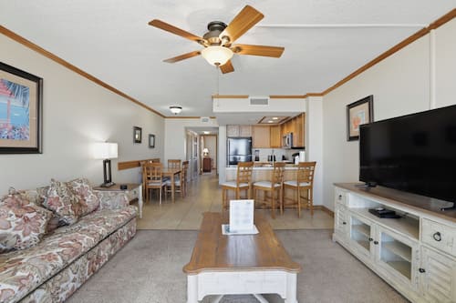 Apartment, 2 Bedrooms, Ocean View | Living area