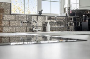 Réfrigérateur, micro-ondes, four, lave-vaisselle