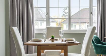 Surrey's Charming Modern Maisonette with Parking - Pass the Keys