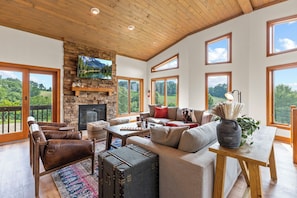 Smart TV, fireplace, video games, books - Not Another Cookie Cutter Cabin (Logan)
