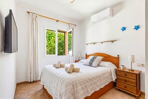 3 bedrooms, iron/ironing board, free WiFi, bed sheets - Villa Fran by Villa Plus (Cala en Porter)