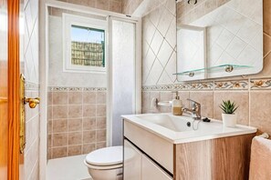 Hair dryer, towels - Villa Fran by Villa Plus (Cala en Porter)