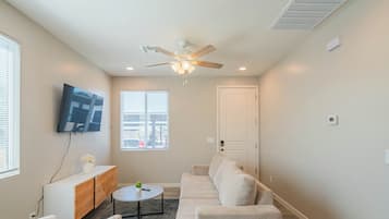 Single Room, Non Smoking, Patio | Living area