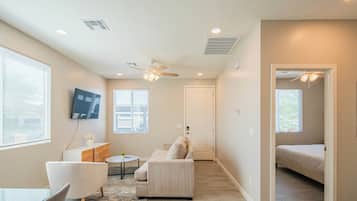 Eenpersoonskamer, niet-roken, patio | Woonruimte